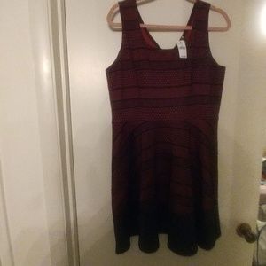 Black and Red Sleeveless Dress